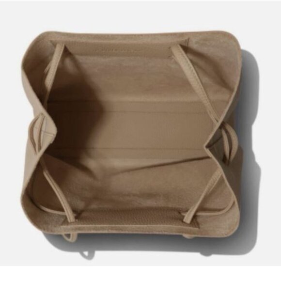 8 OTHER REASONS- Vegan Leather Slouchy Bucket Bag Beige Tan  BRAND NEW - Picture 5 of 8